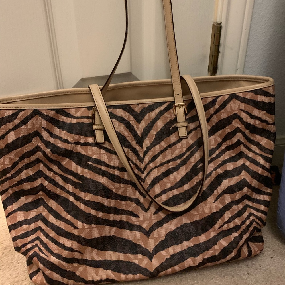 MK Purse - Picture 3 of 3